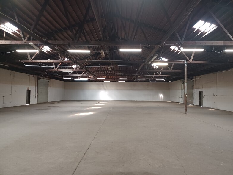 More Photos Of 4696 E Waterloo Rd, Stockton Warehouse For Lease