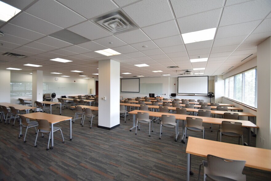 More Photos Of 650 SW Columbia St, Bend Medical For Sale