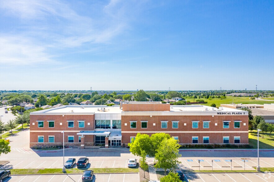 More Photos Of 341 Wheatfield Dr, Sunnyvale Medical For Lease