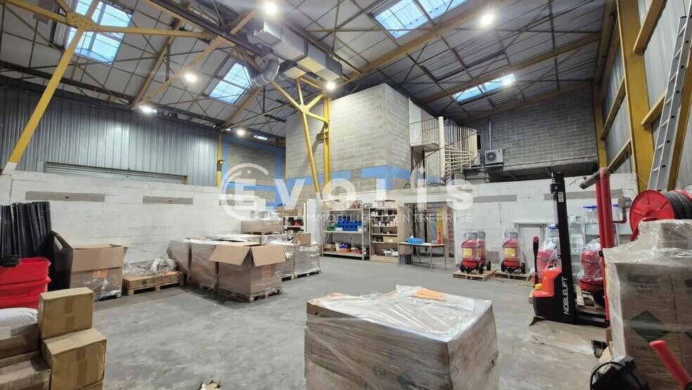 More Photos Of 11 Rue De La Mare Blanche, Noisiel Flex For Lease