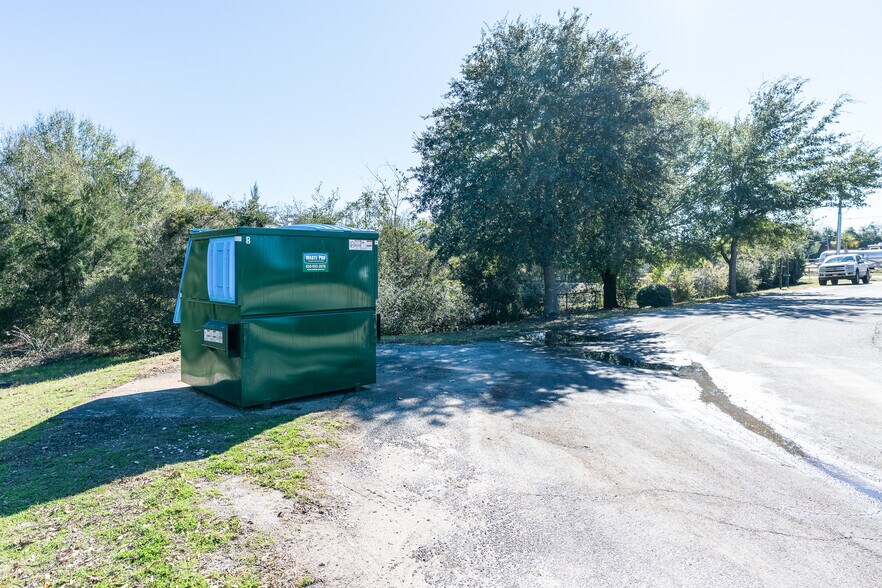 More Photos Of 4944 Malloy Plz, Marianna Freestanding For Sale