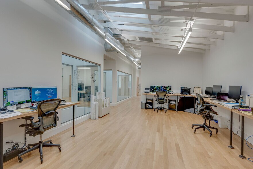 More Photos Of 407 Humphreys St, Nashville Office For Lease