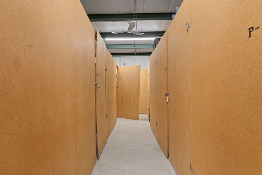 More Photos Of 6331 S Tex Pt, Homosassa Warehouse For Lease