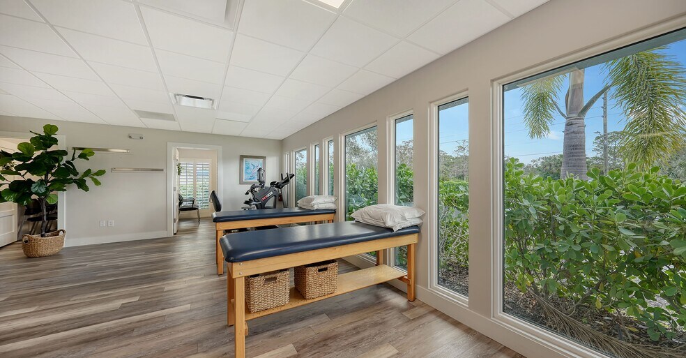 More Photos Of 1630 S Tuttle Ave, Sarasota Medical For Sale