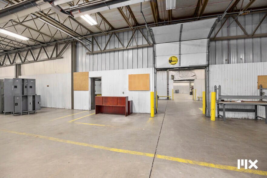 More Photos Of 21685 Northland Dr, Paris Distribution For Sale