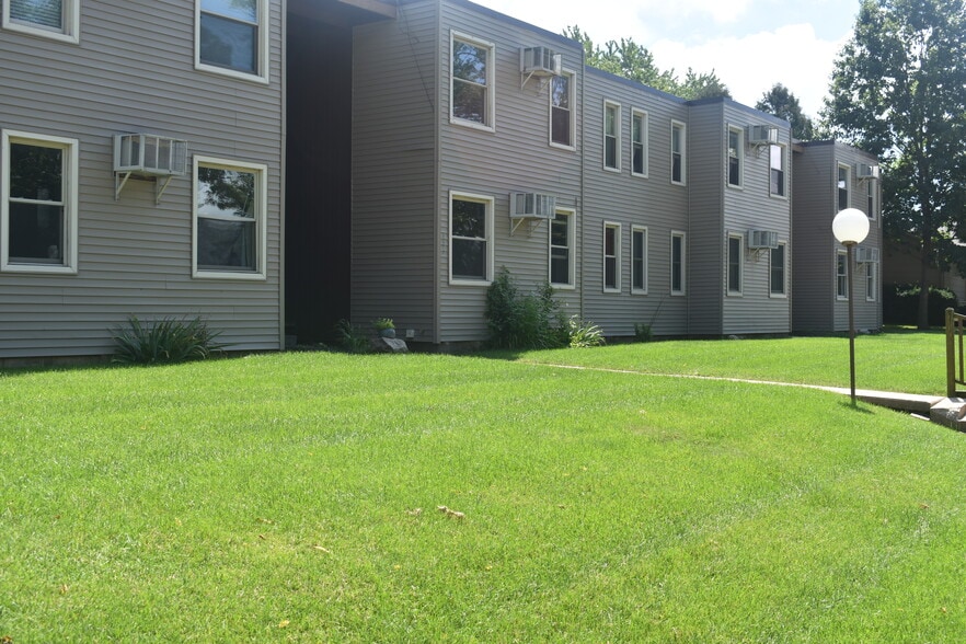 More Photos Of 405 N Davis St, Anamosa Apartments For Sale
