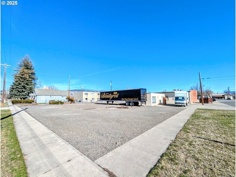 More Photos Of 1520 Adams Ave, La Grande Storefront Retail Office For Sale