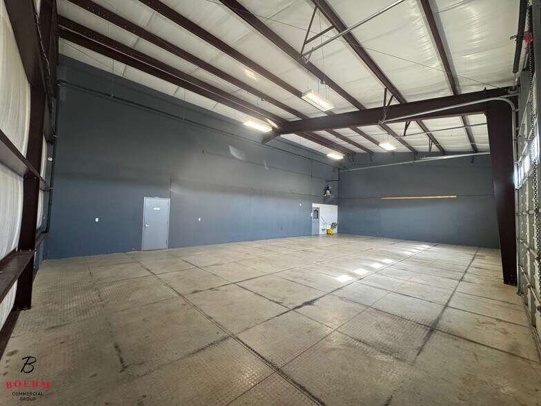 More Photos Of 4811 Quarry Run, San Antonio Light Distribution For Lease