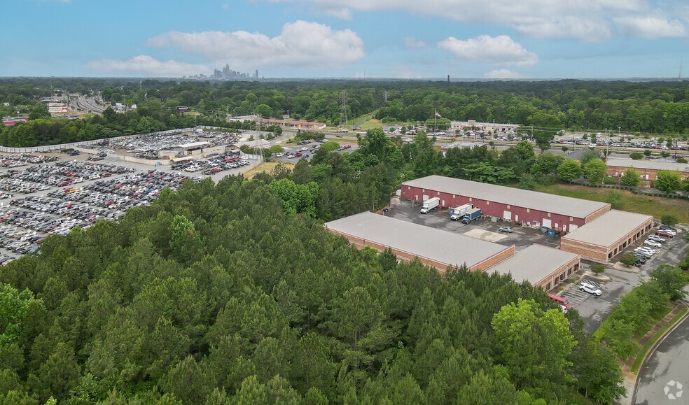 More Photos Of 210 E Arrowhead Dr, Charlotte Industrial For Lease