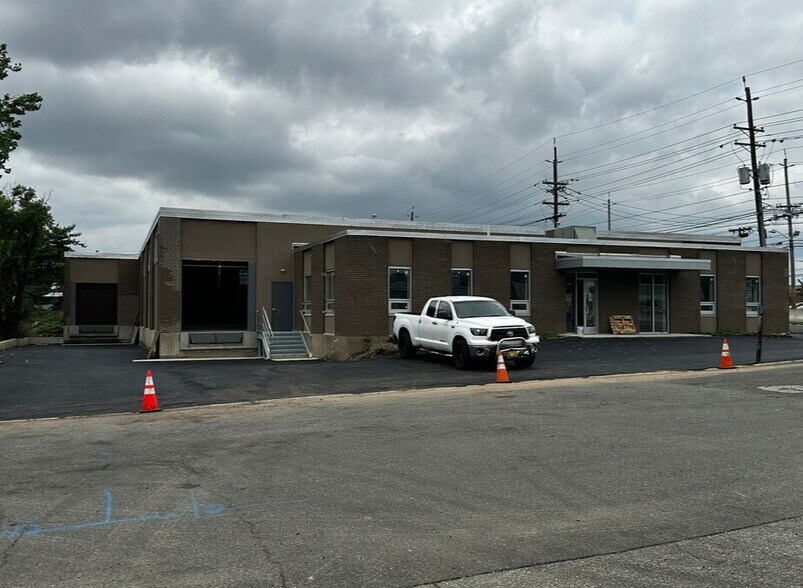 More Photos Of 401-403 Meadow Ln, Carlstadt Warehouse For Lease