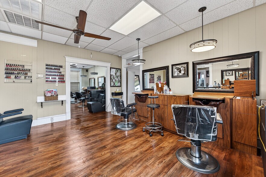 More Photos Of 412 W Walnut St, Rogers General Retail For Sale