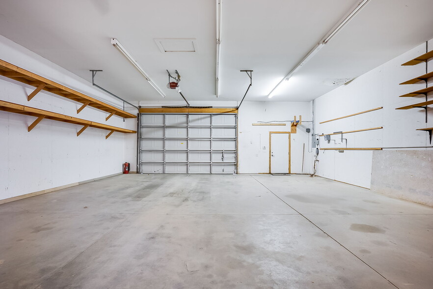 More Photos Of 121 S Water St, Derby Office For Sale