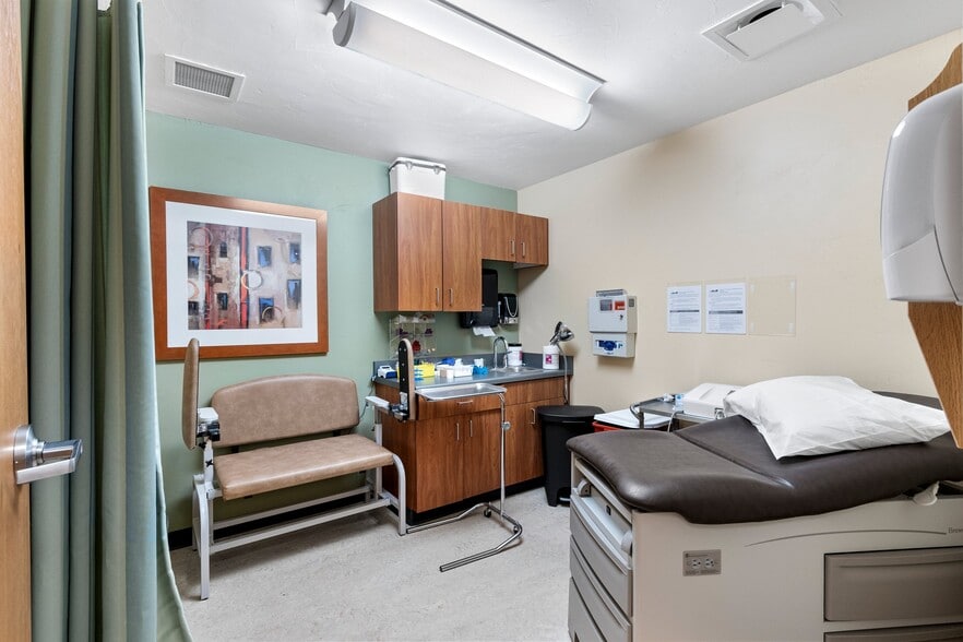 More Photos Of 445 S Adams St, Green Bay Office For Lease