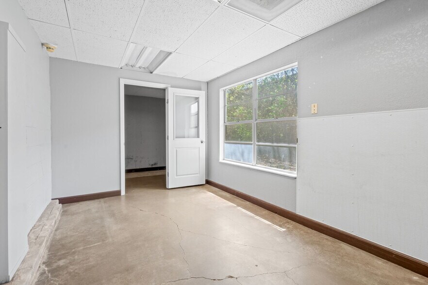 More Photos Of 5620 Rowlett Rd, Rowlett General Retail For Sale