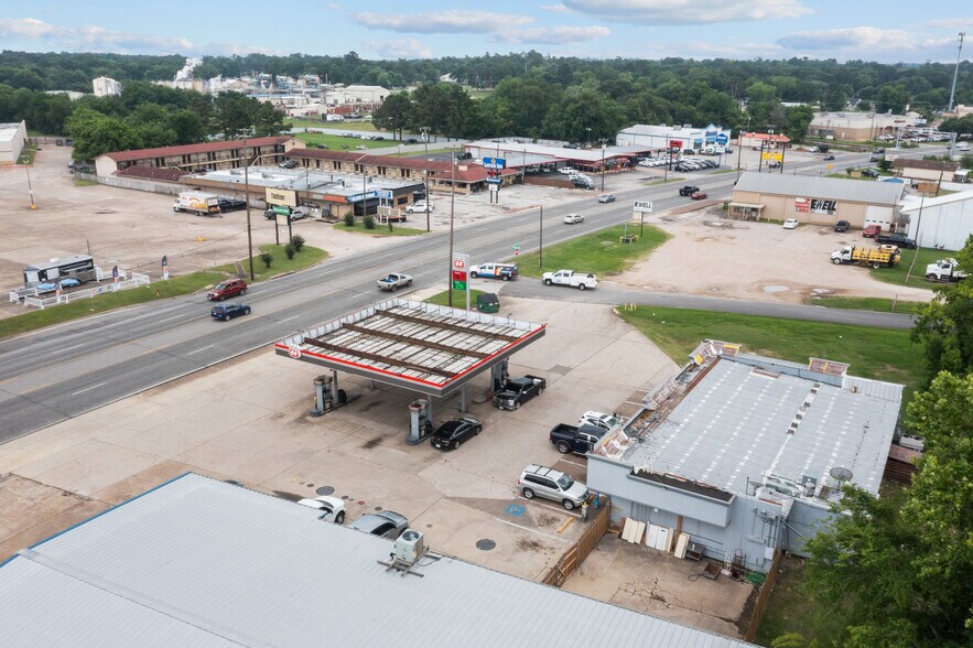 More Photos Of 401 N Timberland Dr, Lufkin Freestanding For Sale