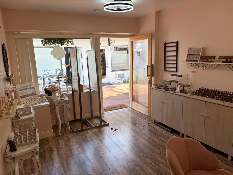 More Photos Of 1237 Prospect St, La Jolla Storefront For Lease