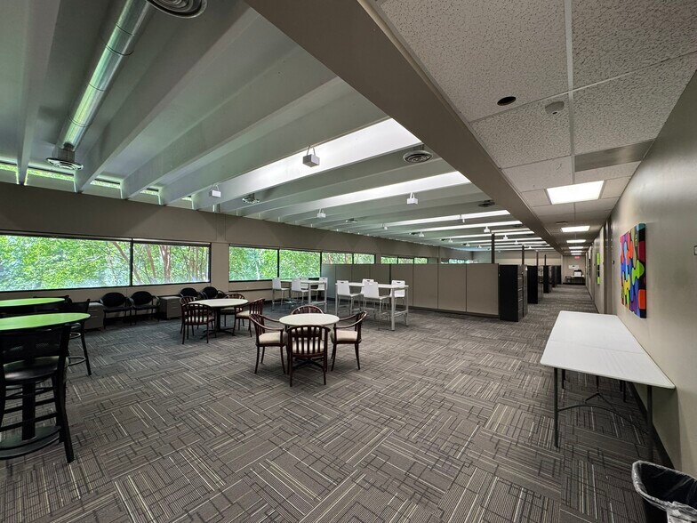 More Photos Of 4005 Rodney Parham Rd, Little Rock Office For Lease