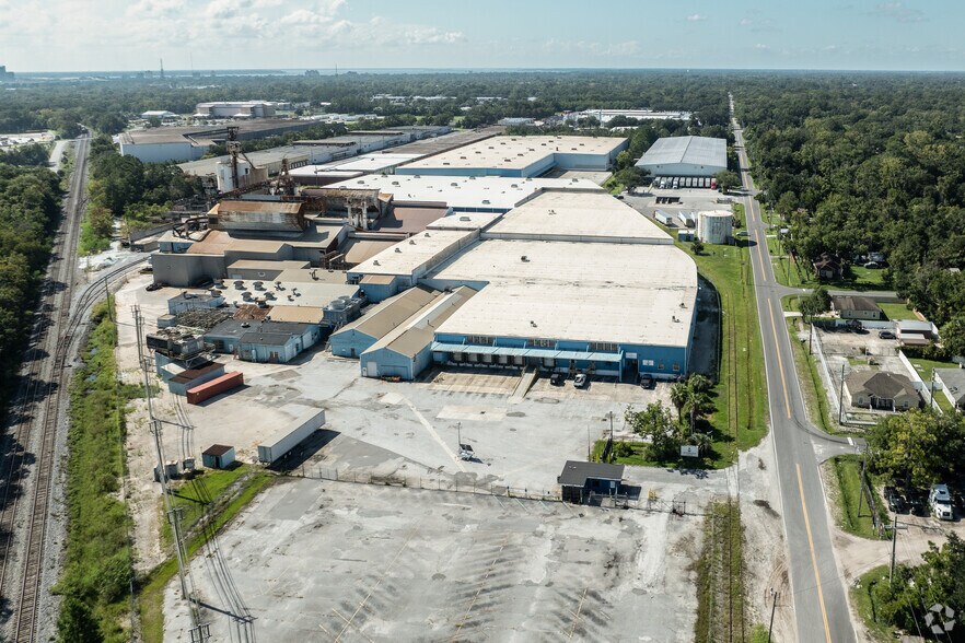 More Photos Of 2121 Huron St, Jacksonville Warehouse For Lease