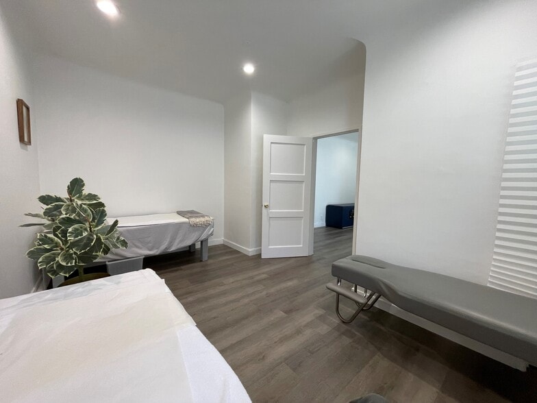 More Photos Of 2346 Westwood Blvd, Los Angeles Office For Lease