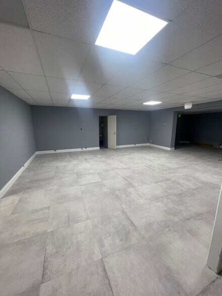 More Photos Of 5299 Saint Augustine Rd, Jacksonville Manufacturing For Lease