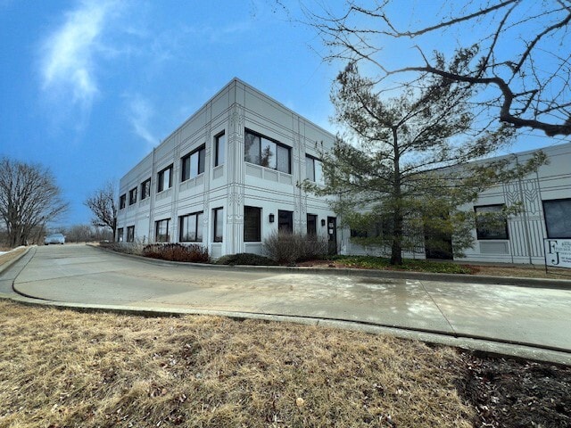 Primary Photo Of 707 Ridgeview Dr, McHenry Flex For Lease