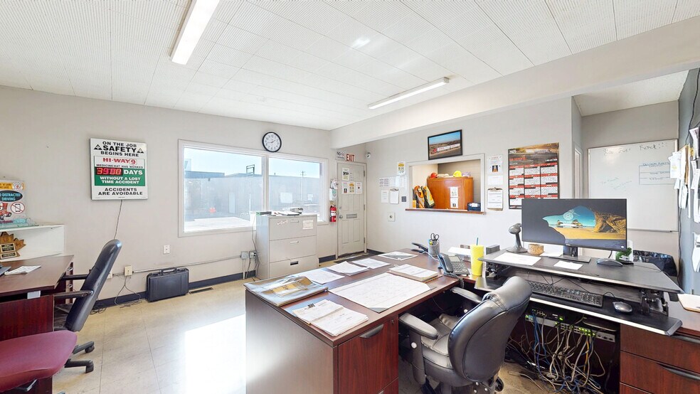 More Photos Of 662 15 St SW, Medicine Hat Industrial For Sale