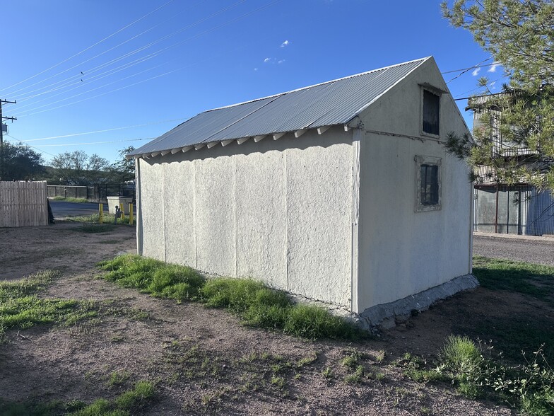 More Photos Of 860 W 4th St, Benson Flex For Sale