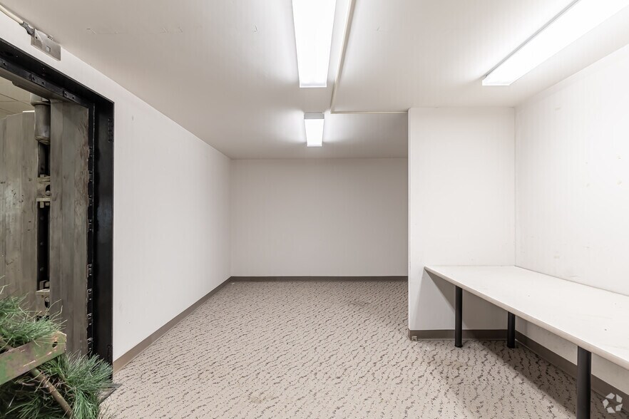 More Photos Of 1391 Main St, Springfield Office For Lease