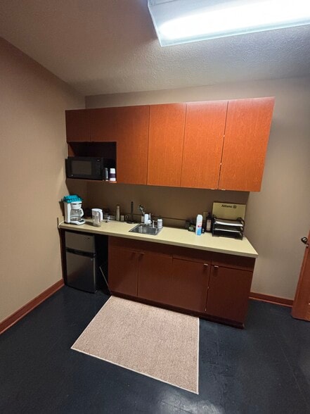 More Photos Of 1820-1824 N 169th Plz, Omaha Office For Lease