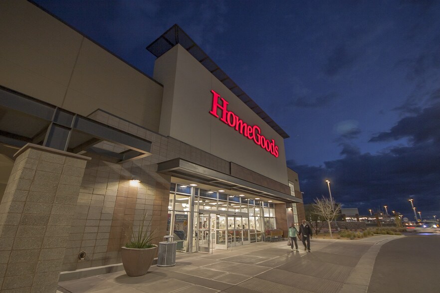 More Photos Of 6450 N Desert Blvd, El Paso Department Store For Lease