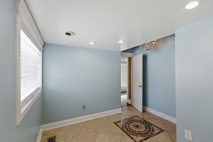 More Photos Of 211 29th Ave N, Nashville Freestanding For Lease