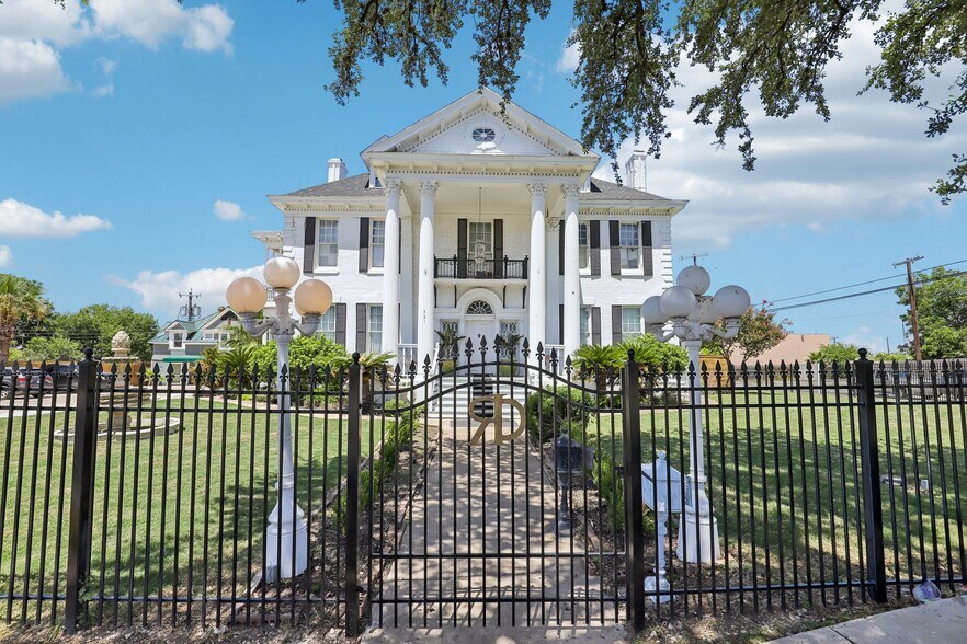 More Photos Of 421 Howard St, San Antonio Hospitality For Sale