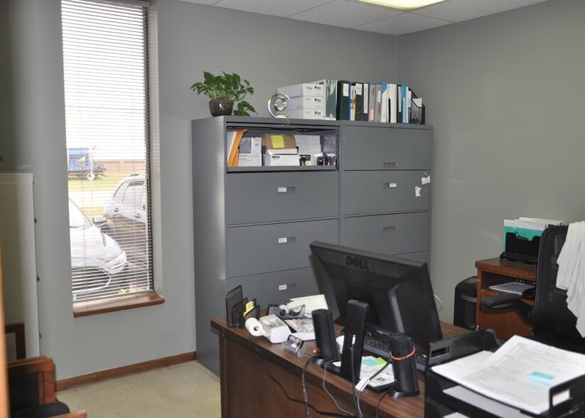 More Photos Of 1418 5th St S, Hopkins Manufacturing For Sale