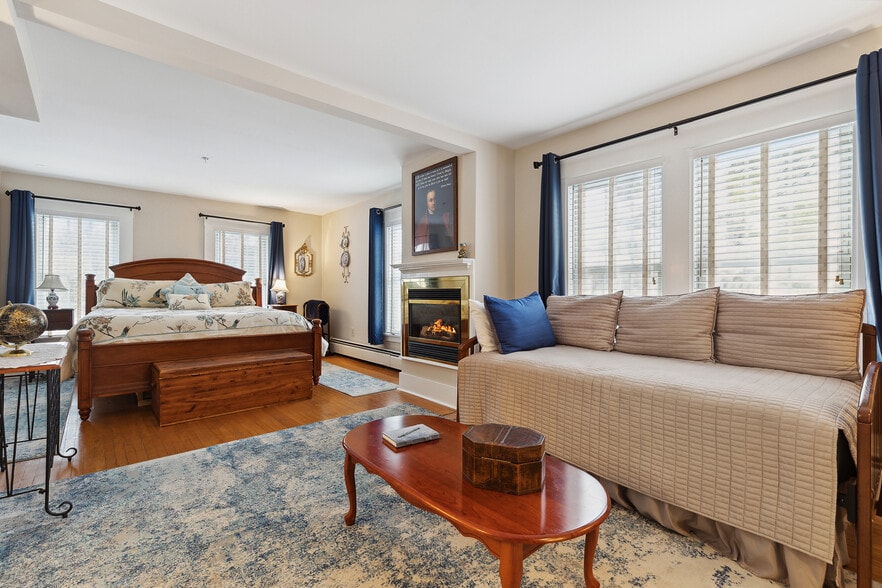 More Photos Of 67 Pleasant View Rd, Bradford Hotel For Sale