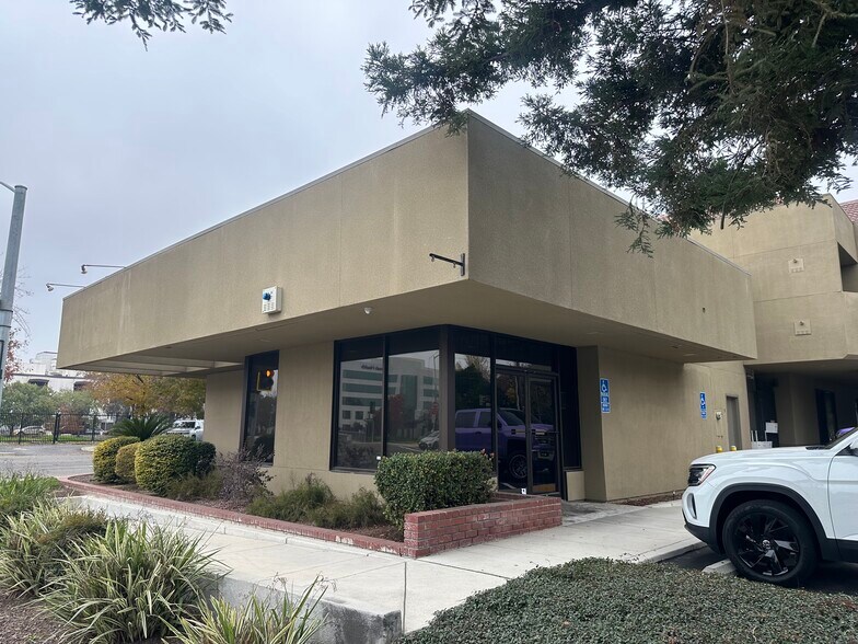 More Photos Of 311-317 W Noble Ave, Visalia Medical For Lease