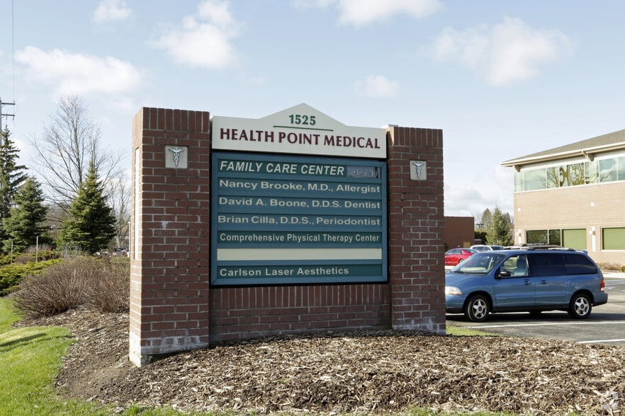 More Photos Of 1525 E Beltline Ave NE, Grand Rapids Office For Sale