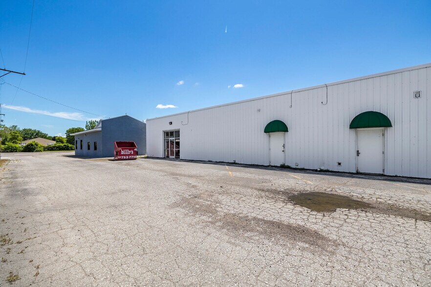 More Photos Of 3220 Bay Rd, Saginaw Storefront For Sale