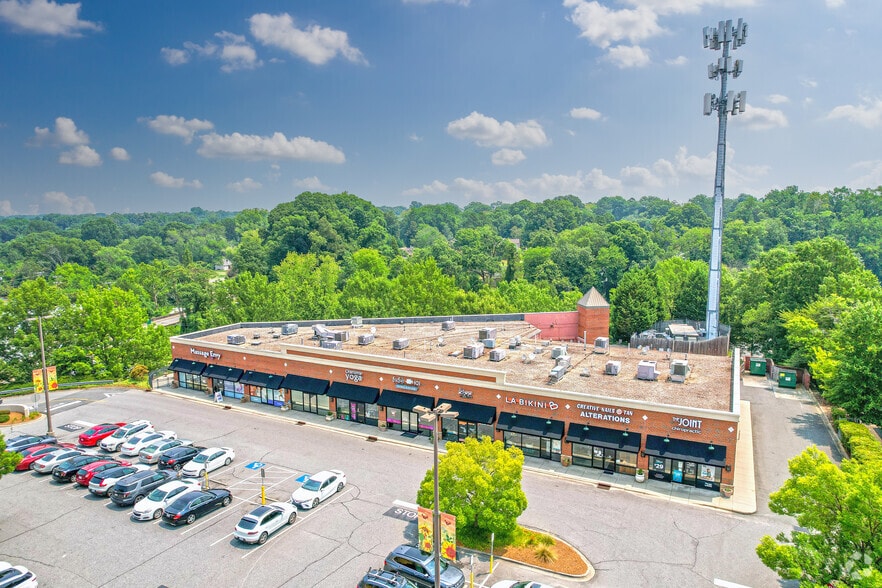 More Photos Of 1730 E Woodlawn Rd, Charlotte General Retail For Lease