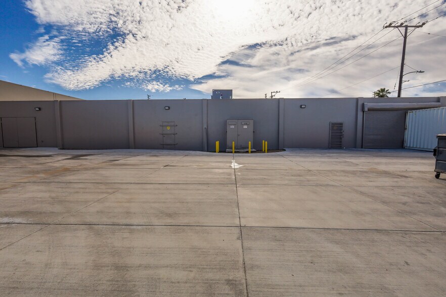 More Photos Of 1096 W Rialto Ave, San Bernardino Warehouse For Lease