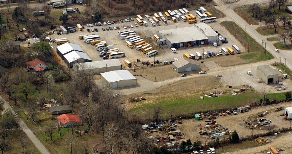 More Photos Of 8515 S Regency Dr, Tulsa Warehouse For Lease