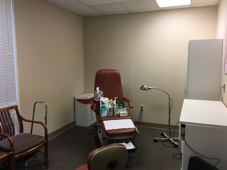 More Photos Of 520 Maple Ave, West Chester Medical For Lease
