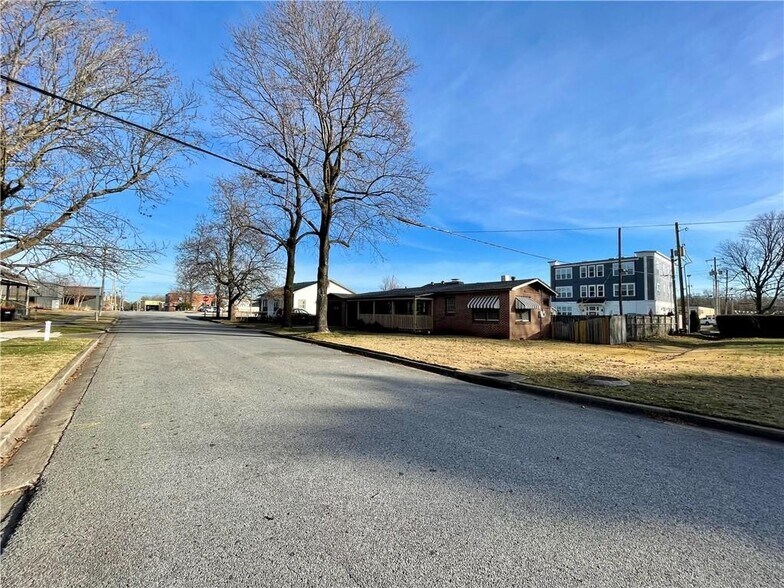 More Photos Of 311 S Main St, Springdale Office For Sale