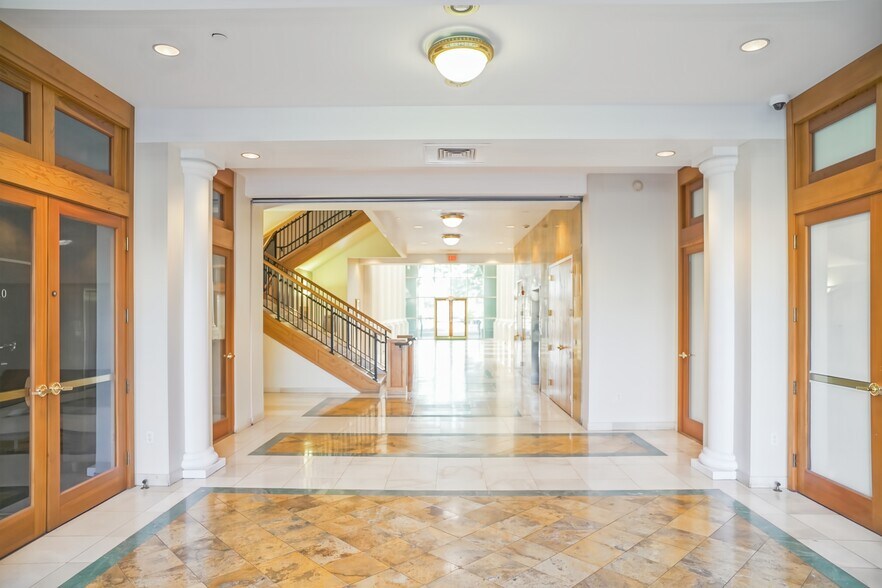 More Photos Of 300 E University Ave, Gainesville Office Residential For Sale