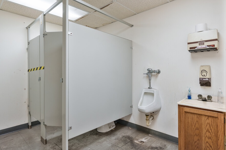 More Photos Of 6320 Material Ave, Loves Park Warehouse For Sale