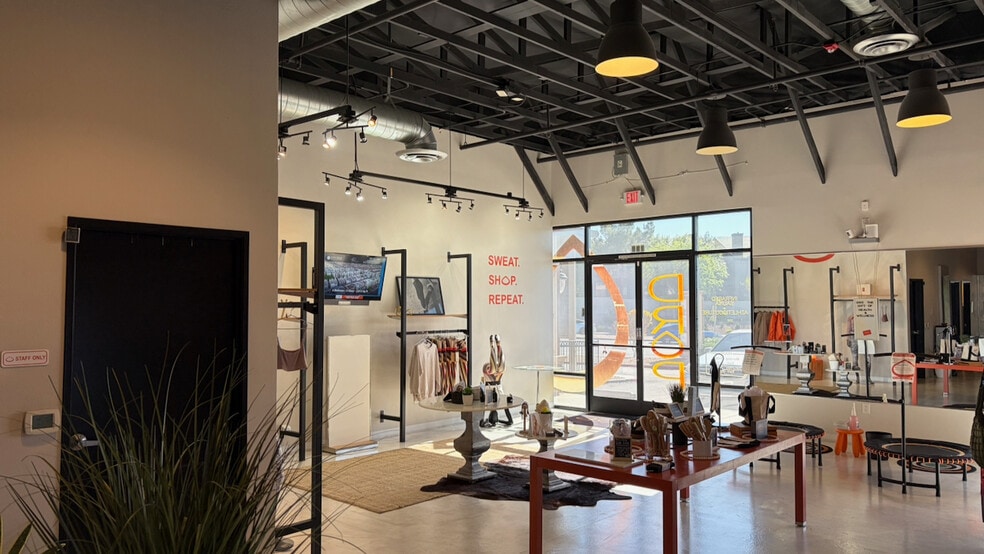 More Photos Of 10740 S Eastern Ave, Henderson Storefront For Lease