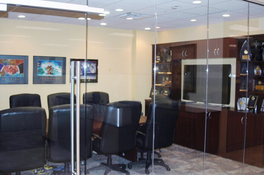 More Photos Of 1120 E Kennedy Blvd, Tampa Office For Lease