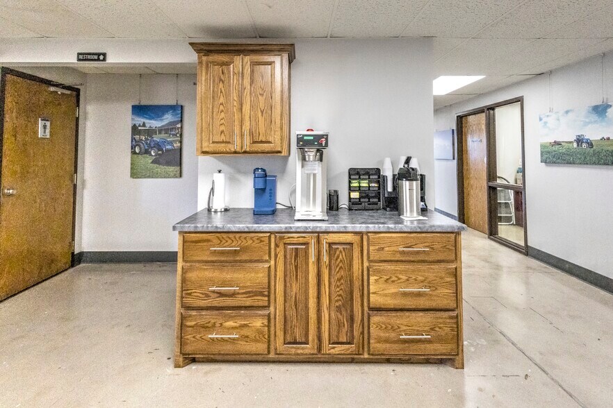 More Photos Of 1909 N Highway 81, Duncan Auto Dealership For Sale