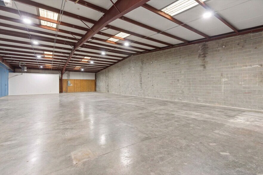 More Photos Of 3200 N Hawthorne St, Chattanooga Flex For Sale