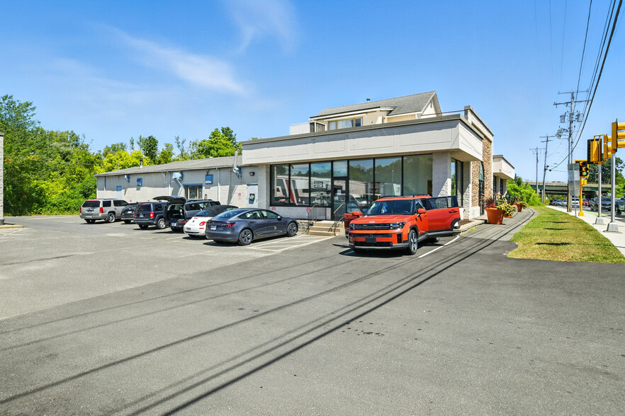 More Photos Of 48 Damon Rd, Northampton Auto Dealership For Lease