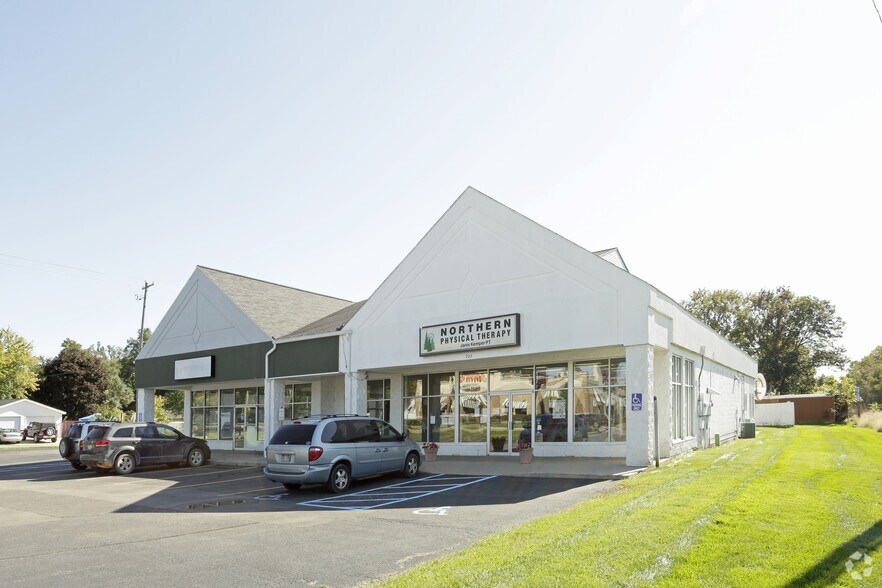 More Photos Of 703-707 W Superior St, Wayland Freestanding For Lease